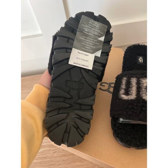 NIB UGG Cozetta Curly Faux Plush Sheepskin Graphic Slipper Black Size: 7 NWB - Picture 5 of 9